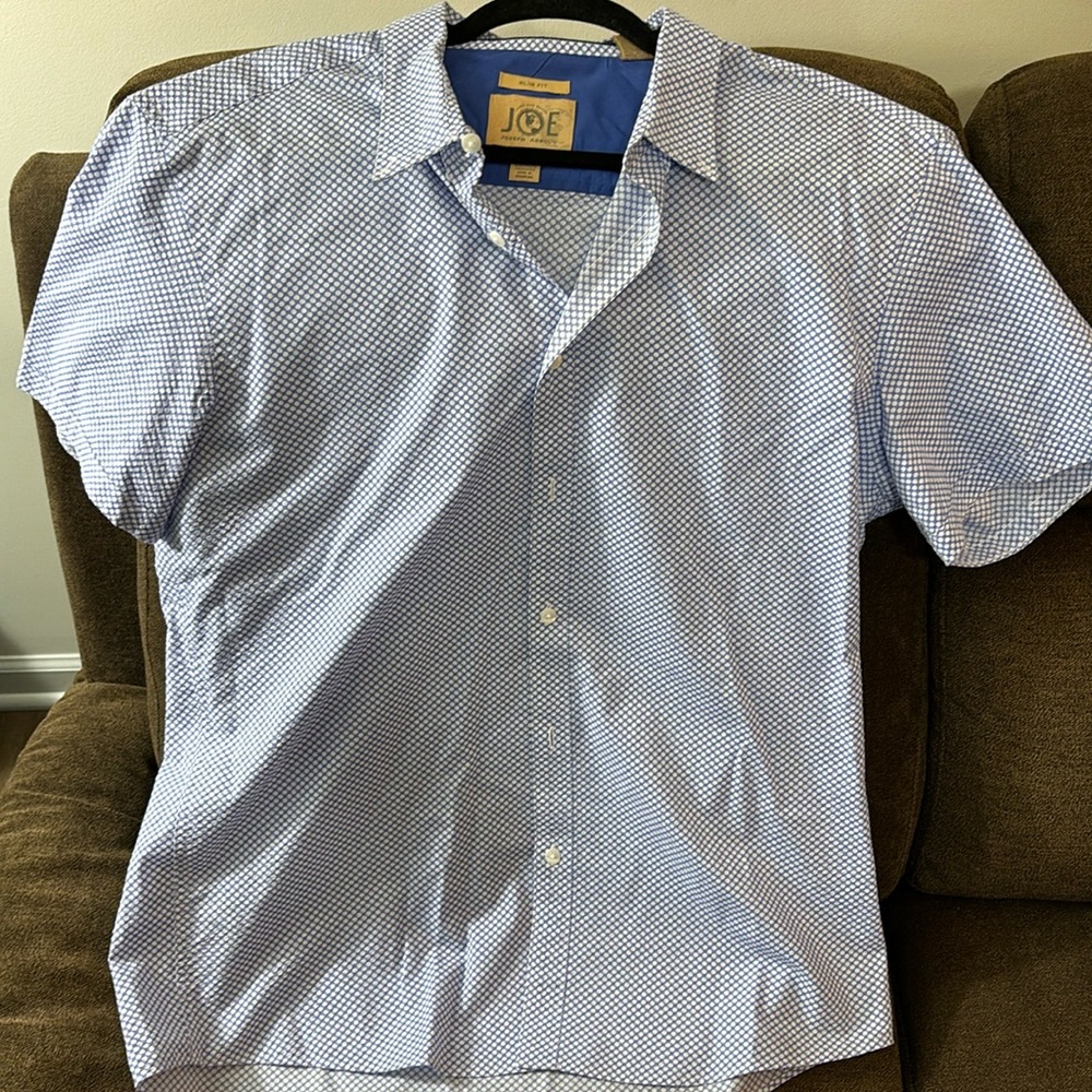 Joseph Abboud (“Joe”) Light Weight Short-Sleeve Button Down (Slim-Fit L)